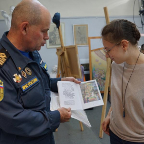СТУДЕНТКА ЧЕБОКСАРСКОГО ХУДОЖЕСТВЕННОГО УЧИЛИЩА НАГРАЖДЕНА ПОЧЕТНОЙ ГРАМОТОЙ МЧС РОССИИ